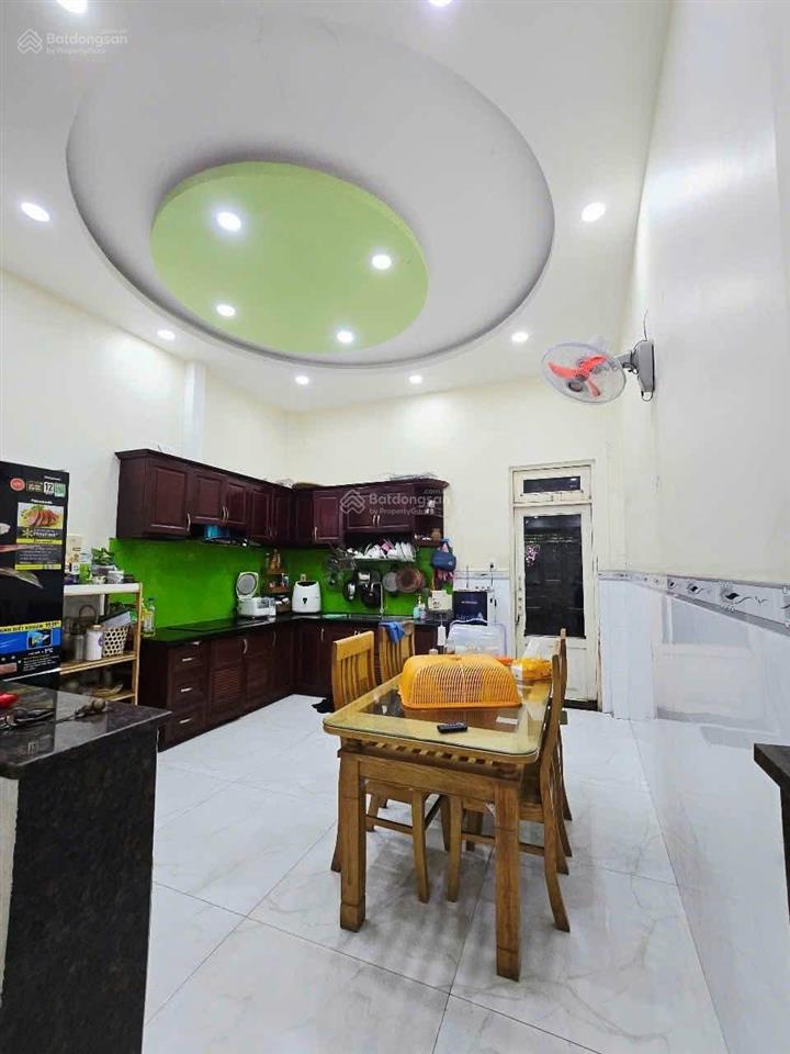 Bán nhà 1 trệt 2 lầu sân thượng 4 phòng ngủ. cách mặt tiền đường lê trọng tấn 20m p. tân phú.