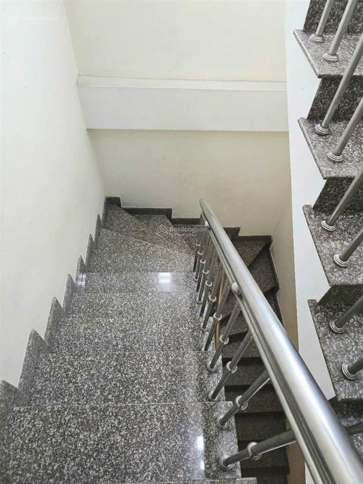 Bán nhà 1 trệt 2 lầu sân thượng 4 phòng ngủ. cách mặt tiền đường lê trọng tấn 20m p. tân phú.