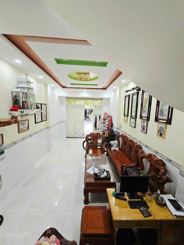 Bán nhà 1 trệt 2 lầu sân thượng 4 phòng ngủ. cách mặt tiền đường lê trọng tấn 20m p. tân phú.