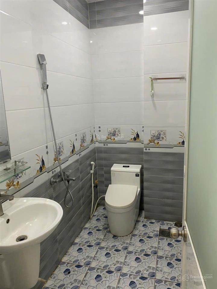 Gò dầu hẻm nhựa 10m có lề rộng, đối diện công viên nội bộ. dt 4,5x20m, vuông, nhà 3 tầng còn mới
