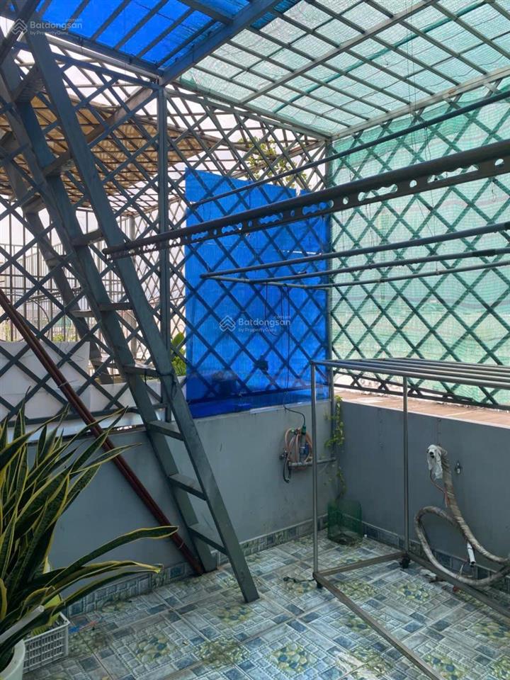 Gò dầu hẻm nhựa 10m có lề rộng, đối diện công viên nội bộ. dt 4,5x20m, vuông, nhà 3 tầng còn mới