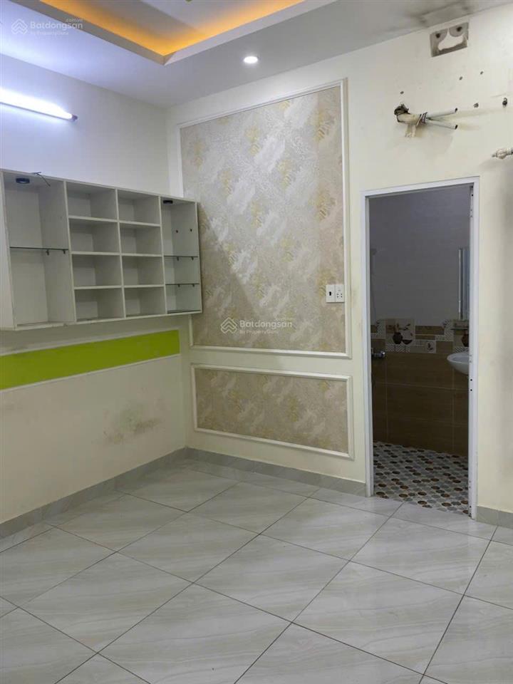 Gò dầu hẻm nhựa 10m có lề rộng, đối diện công viên nội bộ. dt 4,5x20m, vuông, nhà 3 tầng còn mới