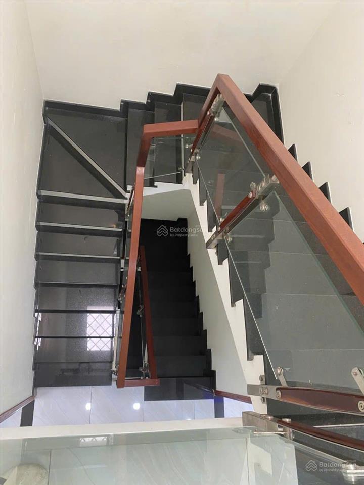 Gò dầu hẻm nhựa 10m có lề rộng, đối diện công viên nội bộ. dt 4,5x20m, vuông, nhà 3 tầng còn mới