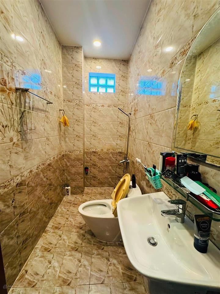 Trịnh đình trọng  4 tầng  4x11m  p chdv  dtsd 44m2  đường 8m