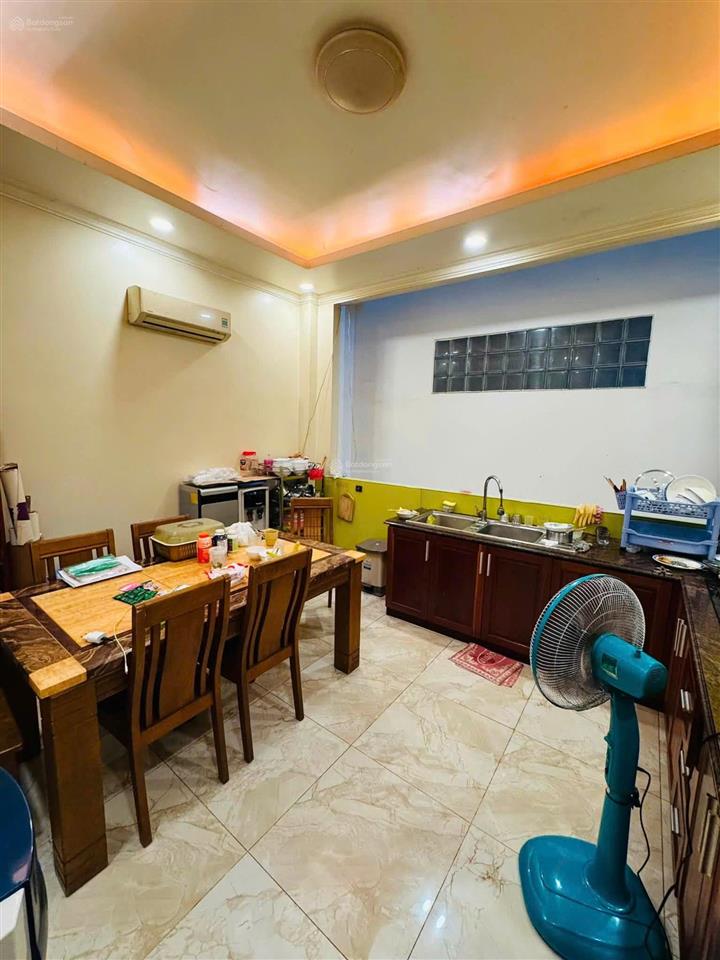 Trịnh đình trọng  4 tầng  4x11m  p chdv  dtsd 44m2  đường 8m
