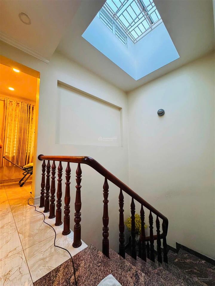 Trịnh đình trọng  4 tầng  4x11m  p chdv  dtsd 44m2  đường 8m