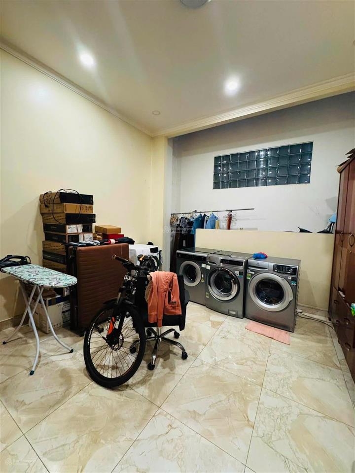 Trịnh đình trọng  4 tầng  4x11m  p chdv  dtsd 44m2  đường 8m