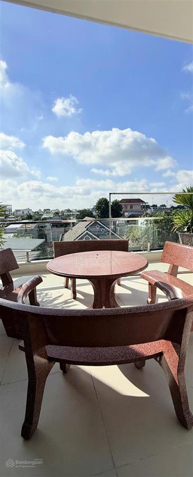 Tôi cần tiền gấp đành bán nhà này. 4 tầng, 4x17m, hẻm 10m, thoại ngọc hầu, 8,5 tỷ