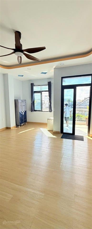 Tôi cần tiền gấp đành bán nhà này. 4 tầng, 4x17m, hẻm 10m, thoại ngọc hầu, 8,5 tỷ