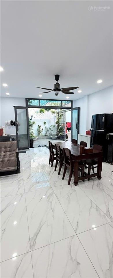 Tôi cần tiền gấp đành bán nhà này. 4 tầng, 4x17m, hẻm 10m, thoại ngọc hầu, 8,5 tỷ