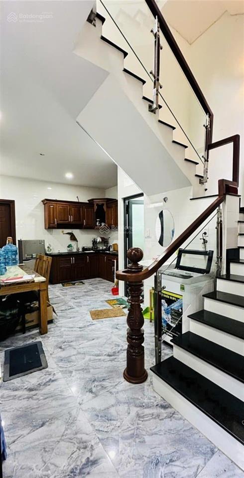 Tọa lạc ngã 4 âu cơ, quận 11  hxh cách 3 căn mặt tiền  ngang 10m  3 tầng mới đẹp  80m2
