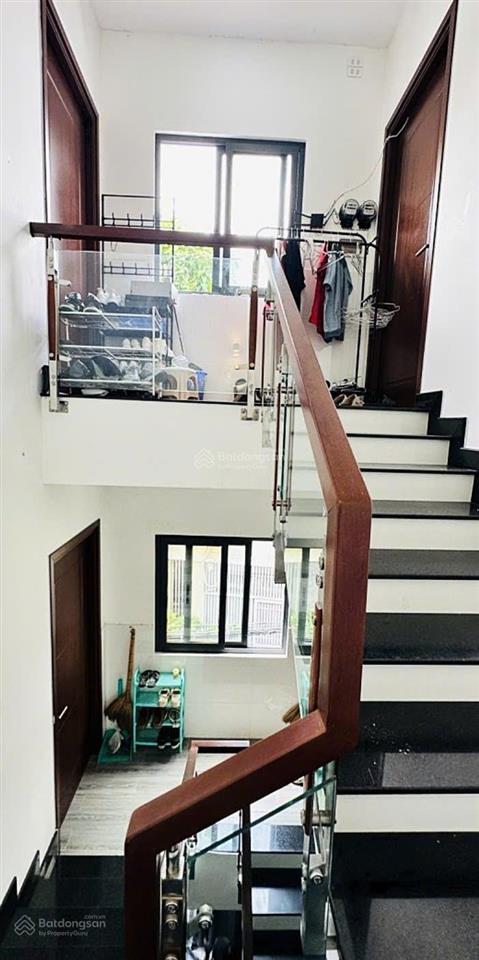 Tọa lạc ngã 4 âu cơ, quận 11  hxh cách 3 căn mặt tiền  ngang 10m  3 tầng mới đẹp  80m2