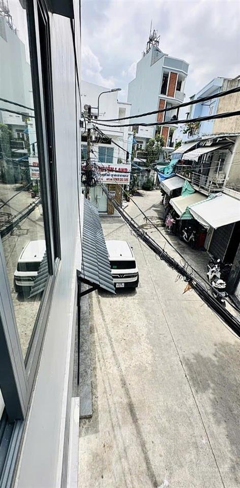 Tọa lạc ngã 4 âu cơ, quận 11  hxh cách 3 căn mặt tiền  ngang 10m  3 tầng mới đẹp  80m2