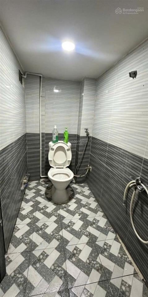 Tọa lạc ngã 4 âu cơ, quận 11  hxh cách 3 căn mặt tiền  ngang 10m  3 tầng mới đẹp  80m2