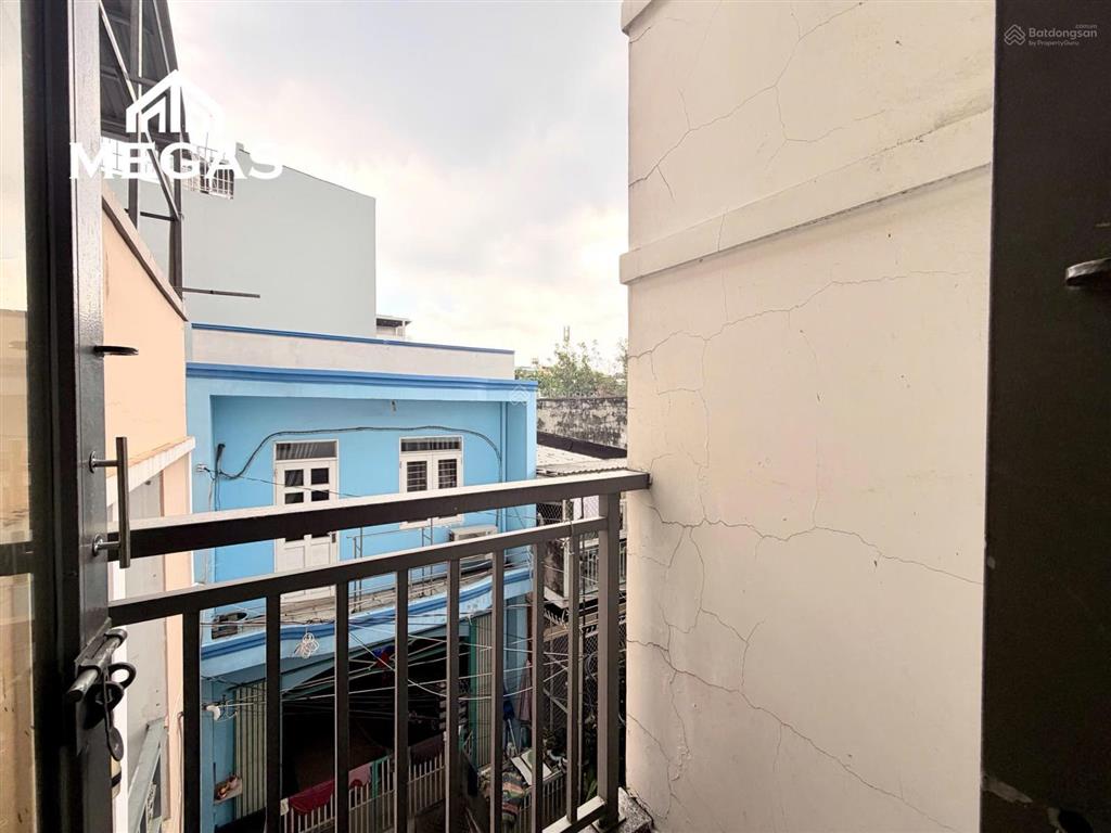 Khai trương nhà mới full nội thất giá rẻ ban công