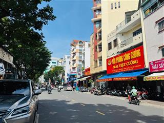 Sản phẩm khan hiếm xuống giá tại đường thương hiệu quận 10