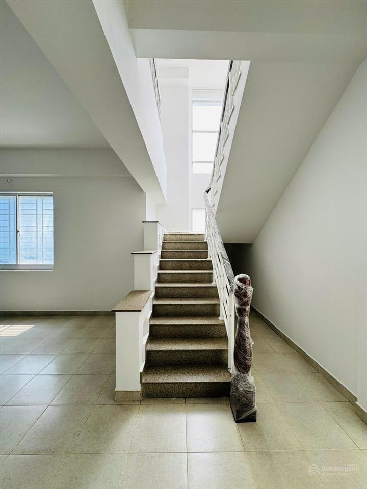 Bán căn hộ phú mỹ thuận  diện tích 319m²