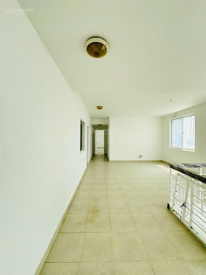 Bán căn hộ phú mỹ thuận  diện tích 319m²