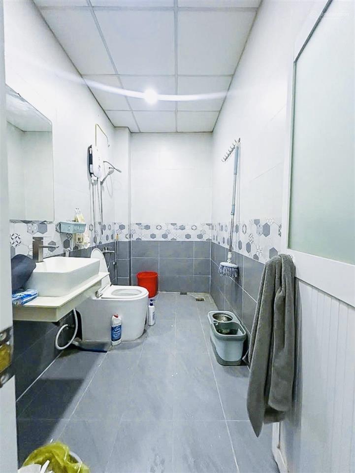 Bán nhanh nên giá rất tốt  nhỉnh 4 tỷ có nhà đẹp q6 42m2 ~ 100tr/m2 2pn  gần chợ, trường, ở ngay