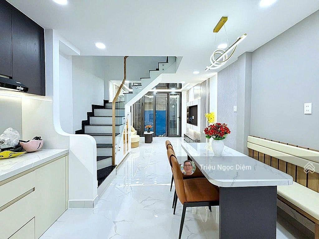 Nhà 5 tầng mới đẹp hẻm rộng 4m gần mặt tiền hoàng văn thụ phú nhuận. gần sân bay và công viên