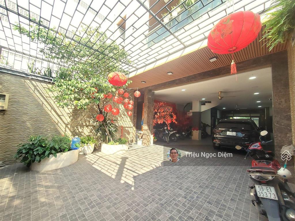 Biệt thự nghỉ dưỡng giữa trung tâm bình thạnh. sân vườn hồ bơi gara 3 ô tô
5 master suite