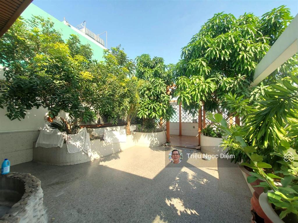 Biệt thự nghỉ dưỡng giữa trung tâm bình thạnh. sân vườn hồ bơi gara 3 ô tô
5 master suite