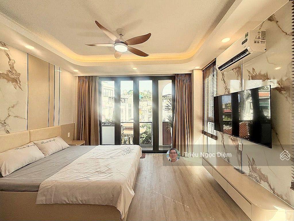 Nhà giáp quận 1 xe hơi tới nhà cách mặt tiền điện biên phủ 30m. nhà mới đẹp nội thất cao cấp.