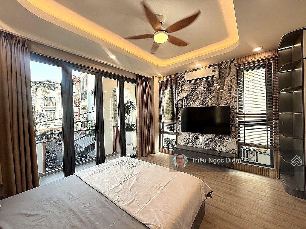 Nhà giáp quận 1 xe hơi tới nhà cách mặt tiền điện biên phủ 30m. nhà mới đẹp nội thất cao cấp.