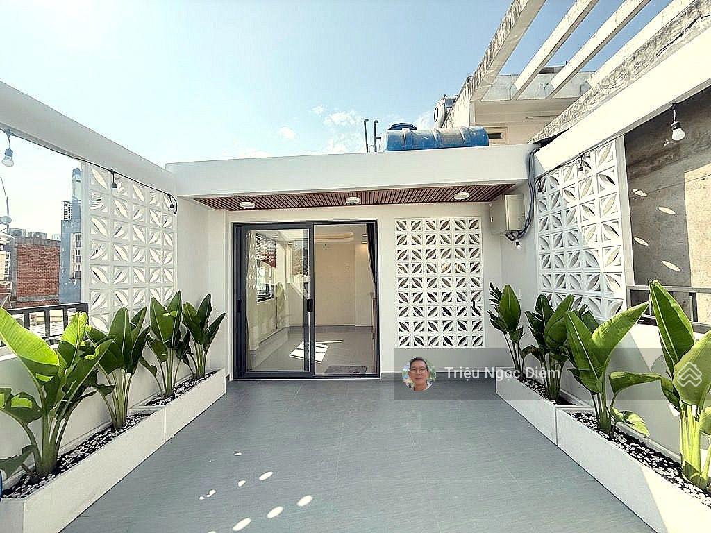 Nhà giáp quận 1 xe hơi tới nhà cách mặt tiền điện biên phủ 30m. nhà mới đẹp nội thất cao cấp.