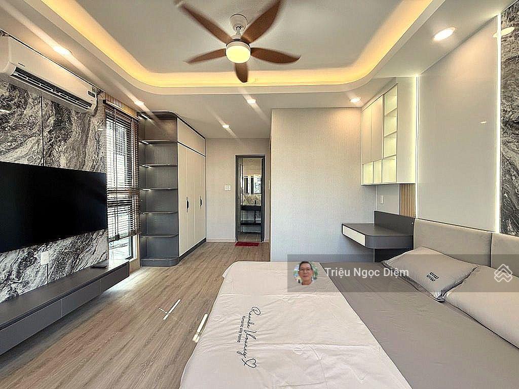 Nhà giáp quận 1 xe hơi tới nhà cách mặt tiền điện biên phủ 30m. nhà mới đẹp nội thất cao cấp.