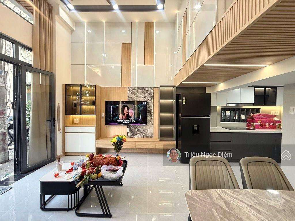 Nhà giáp quận 1 xe hơi tới nhà cách mặt tiền điện biên phủ 30m. nhà mới đẹp nội thất cao cấp.