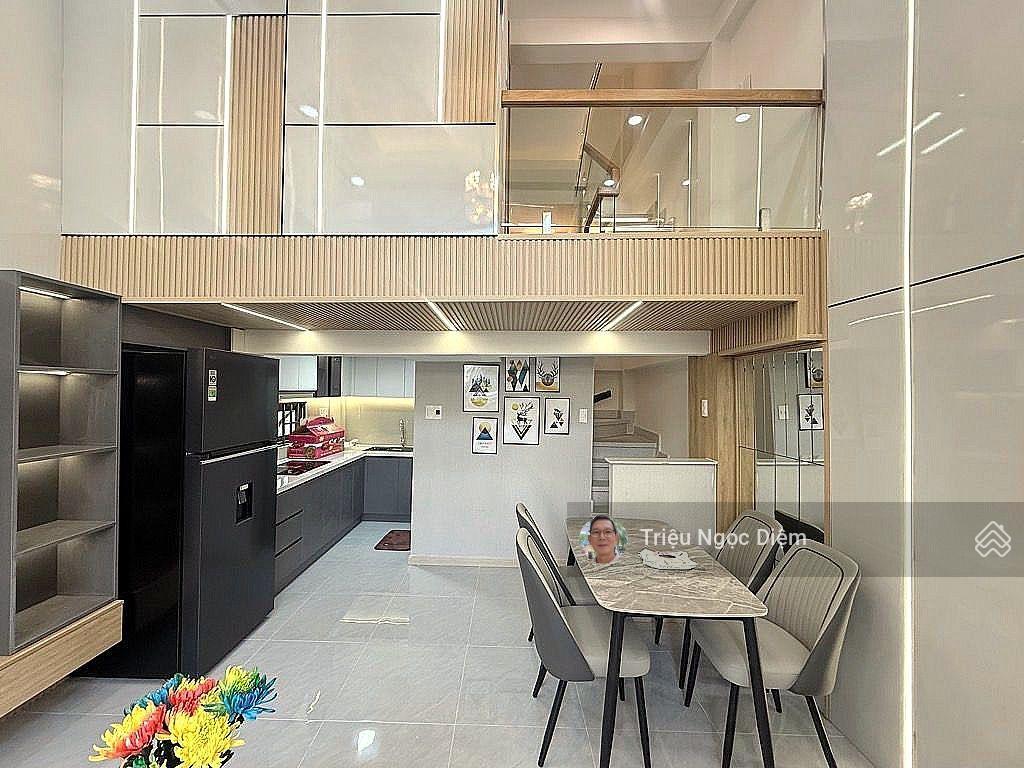 Nhà giáp quận 1 xe hơi tới nhà cách mặt tiền điện biên phủ 30m. nhà mới đẹp nội thất cao cấp.