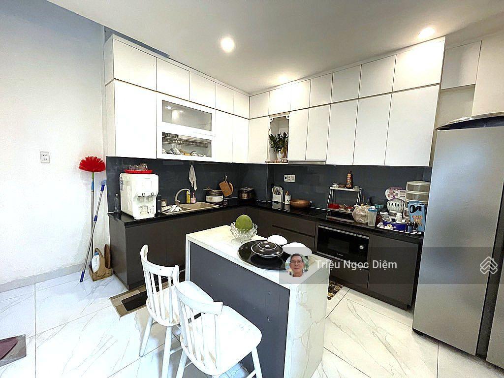 Nhà đẹp 3 tầng quận 3 hẻm xe hơi 6 mét thông lê văn sỹ full nội thất.