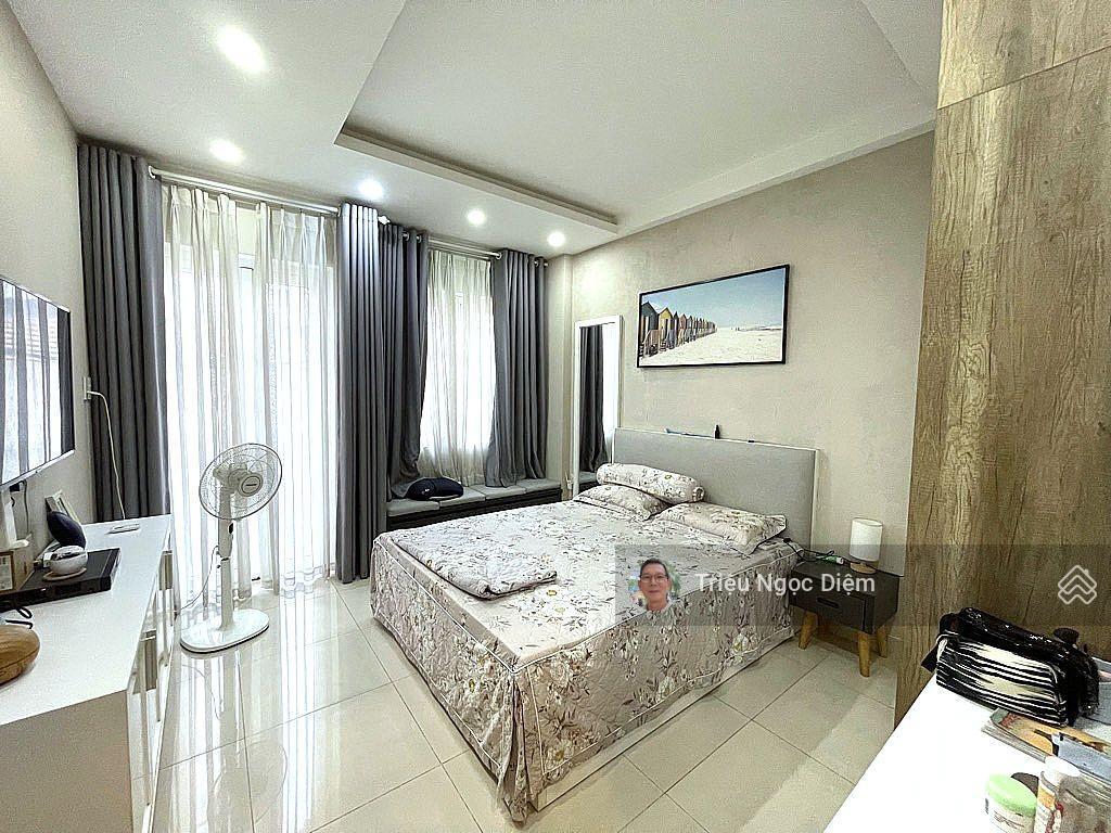 Nhà đẹp 3 tầng quận 3 hẻm xe hơi 6 mét thông lê văn sỹ full nội thất.