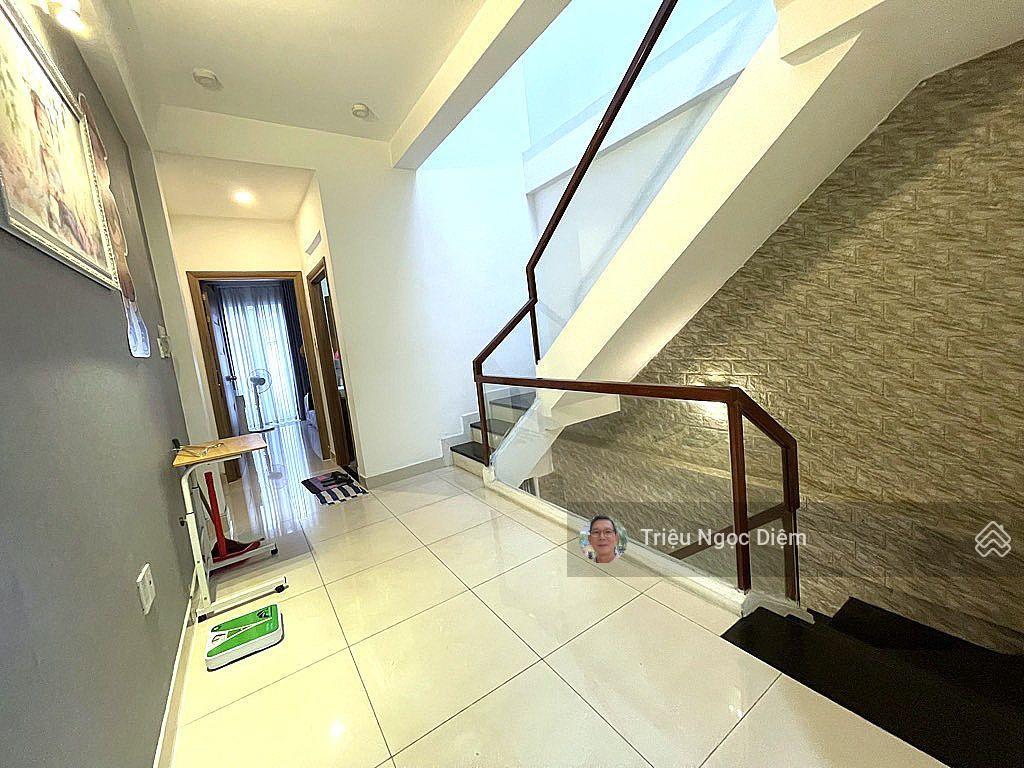 Nhà đẹp 3 tầng quận 3 hẻm xe hơi 6 mét thông lê văn sỹ full nội thất.