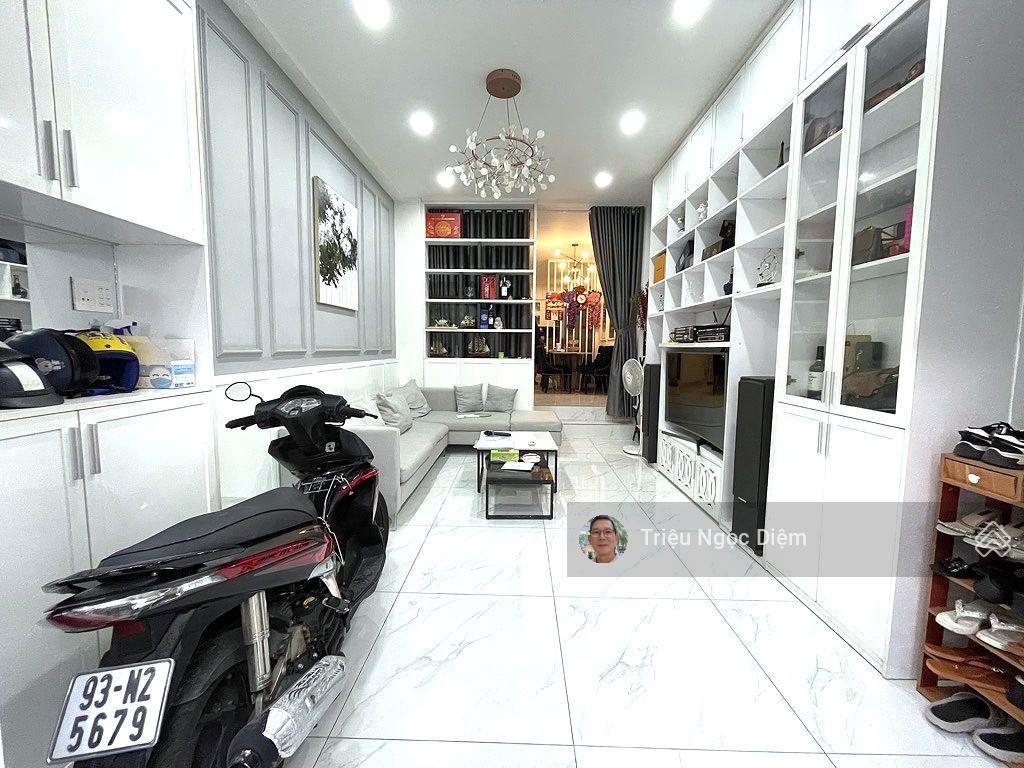 Nhà đẹp 3 tầng quận 3 hẻm xe hơi 6 mét thông lê văn sỹ full nội thất.