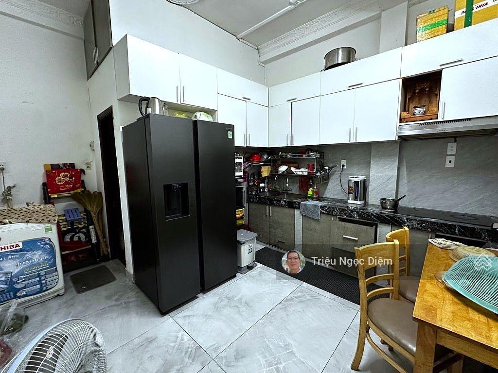 Quận 1 cư xá nguyễn cảnh chân  ngay khu bộ công an hẻm nhựa thông 8 mét , thông trần hưng đạo.