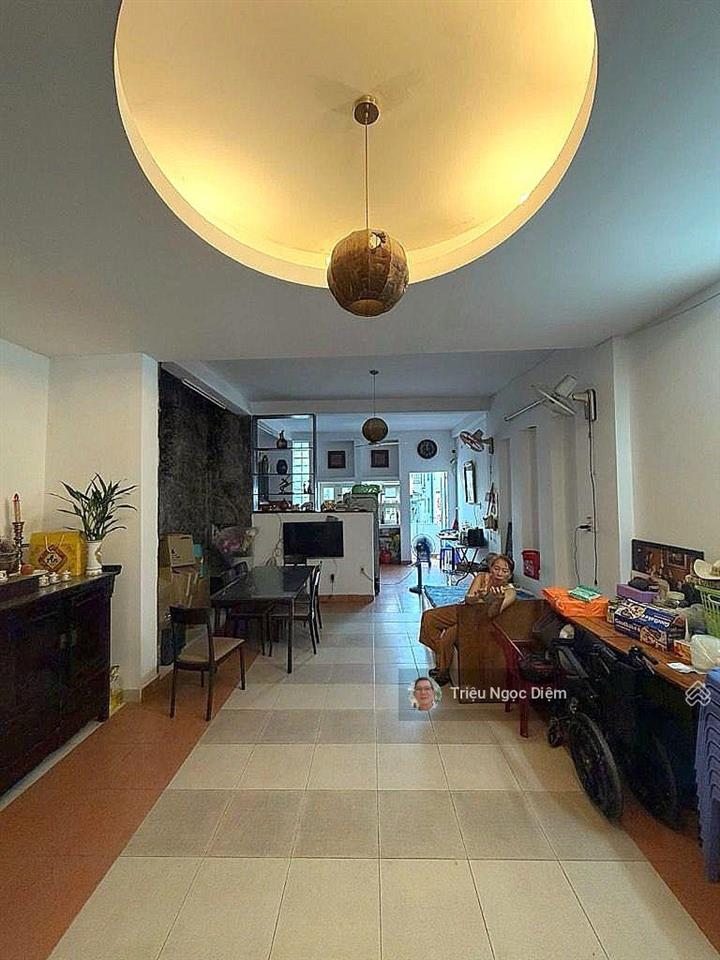 Nhà mặt tiền hoàng hoa thám kinh doanh thu nhập 60 triệu/tháng. 132m2. ngang 5 mét. 5 tầng. gấp bán