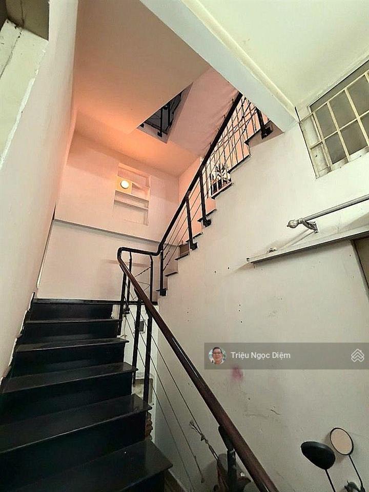 Nhà mặt tiền hoàng hoa thám kinh doanh thu nhập 60 triệu/tháng. 132m2. ngang 5 mét. 5 tầng. gấp bán