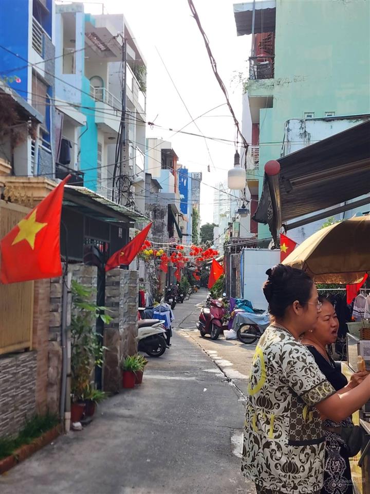 Đất trung tâm quận 3 hẻm xe hơi thông 79m2 nở hậu đẹp . nhỉnh 100 triệu/1m2.