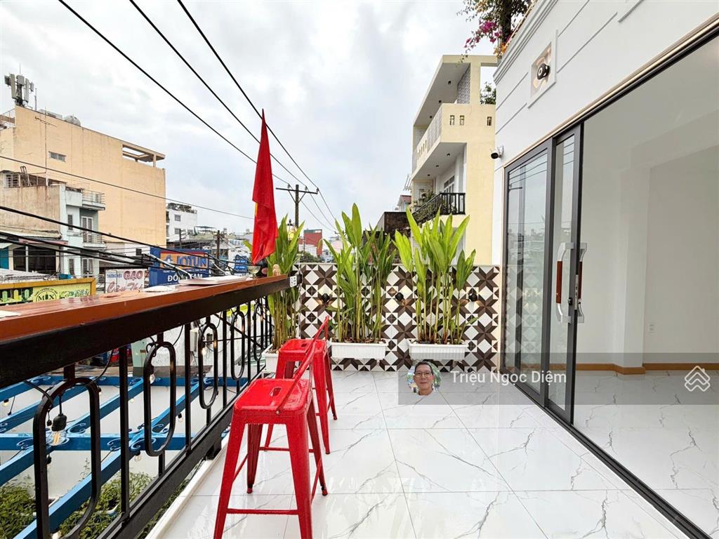 Gấp bán giảm 2 tỷ nhà mới mặt tiền kinh doanh sầm uất giá rẻ phan văn trị 4 tầng chỉ 10 tỷ