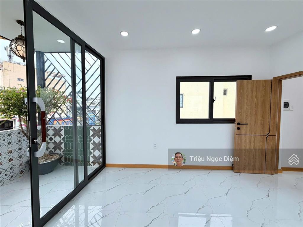 Gấp bán giảm 2 tỷ nhà mới mặt tiền kinh doanh sầm uất giá rẻ phan văn trị 4 tầng chỉ 10 tỷ