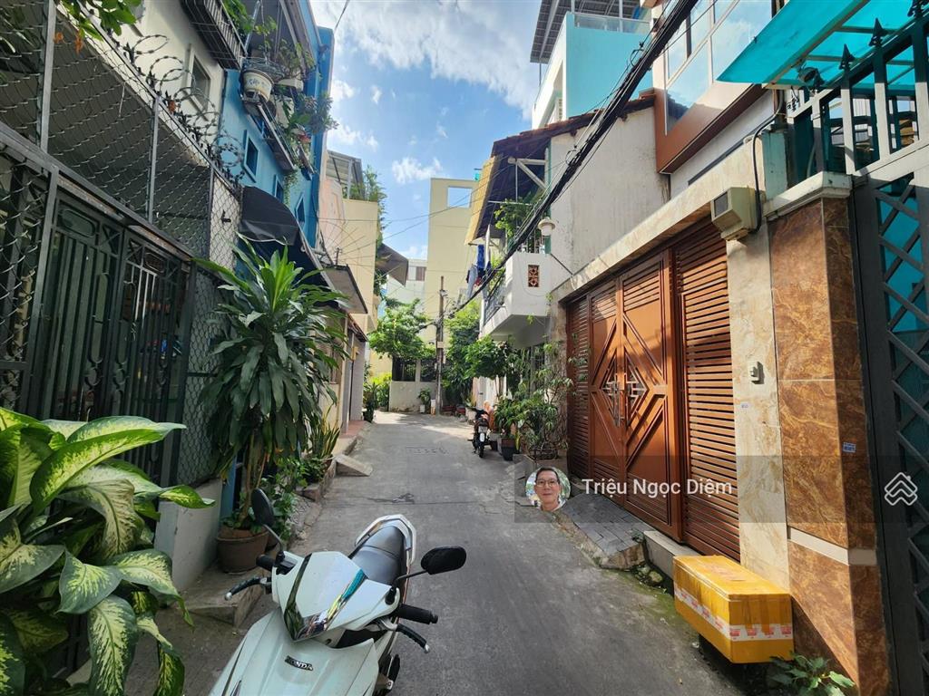 Chủ giảm mạnh giá chỉ 10.5 tỷ nhà mới 5 tầng btct full nội thất tt phú nhuận .