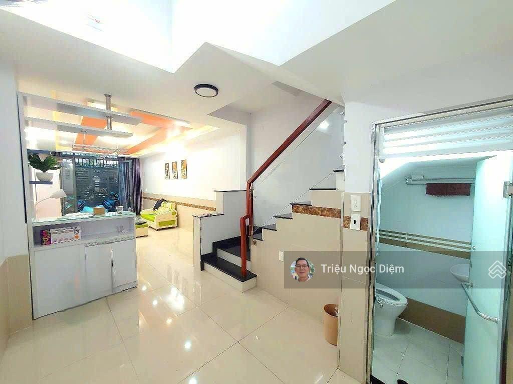 Chủ giảm mạnh giá chỉ 10.5 tỷ nhà mới 5 tầng btct full nội thất tt phú nhuận .