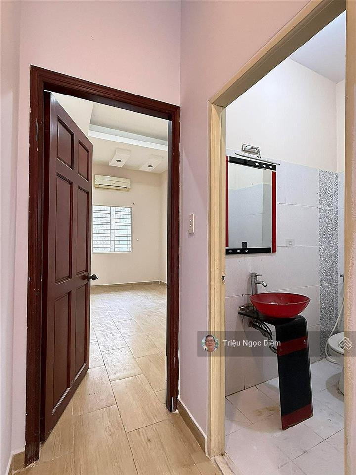 Giá mới 8.9 tỷ mặt tiền 4 tầng khu vip bình thạnh kinh doanh đỉnh chỉ 115 triệu/1m2 .