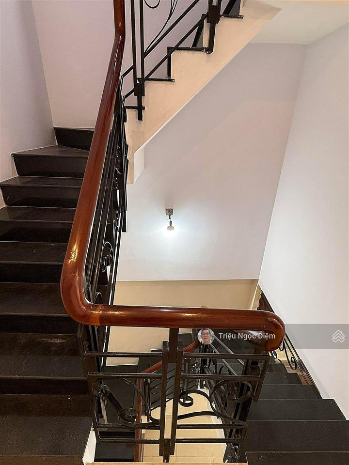 Giá mới 8.9 tỷ mặt tiền 4 tầng khu vip bình thạnh kinh doanh đỉnh chỉ 115 triệu/1m2 .