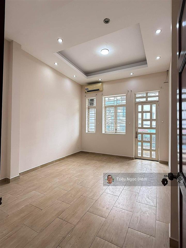 Giá mới 8.9 tỷ mặt tiền 4 tầng khu vip bình thạnh kinh doanh đỉnh chỉ 115 triệu/1m2 .