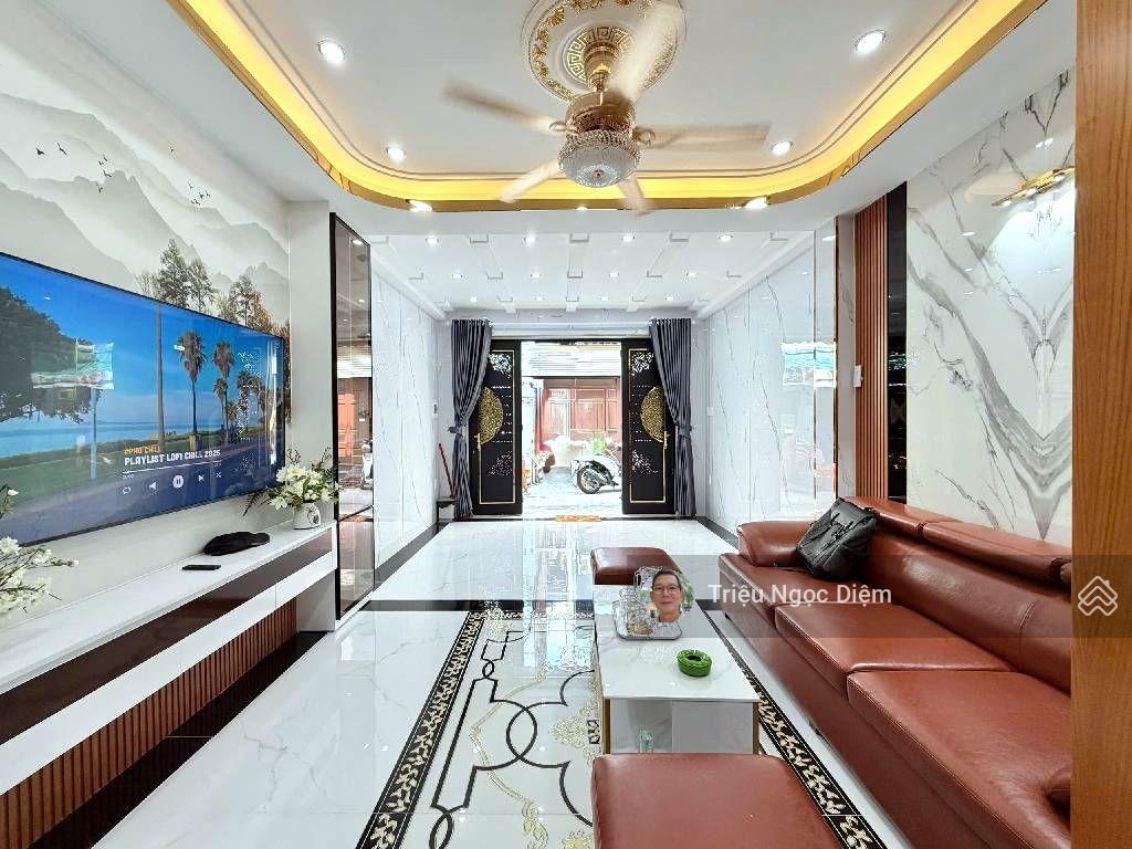 Nhà mới đẹp 5 tầng full nội thất cao cấp tiềm năng ra mặt tiền trần quang diệu q3 cho thuê 30tr/th