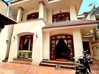 Biệt thự sân vườn hiếm phú nhuận 300m2 một đời chủ giảm sâu 5 tỷ còn 45 tỷ.