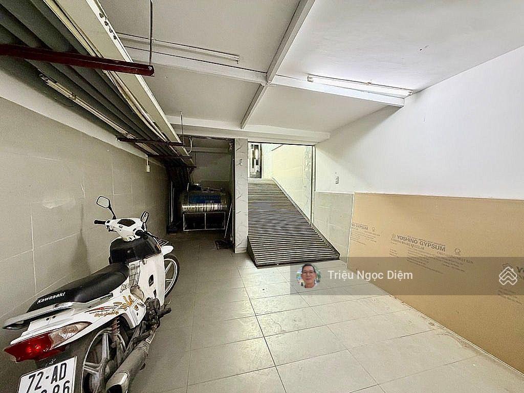 Chdv 7 tầng có hầm + thang máy mặt tiền nguyễn xí bình thạnh dòng tiền 40tr/th. giảm 2 tỷ còn 13 tỷ